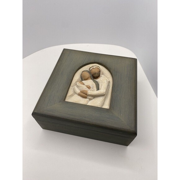 Vintage Willow Tree “Holy Family” Memory Box – (2006) w/ Original Box - Picture 2 of 4